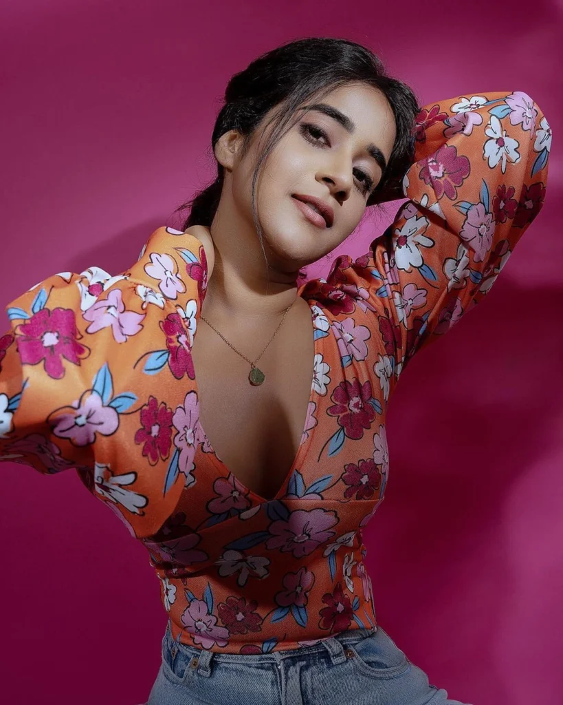 Deepthi Sunaina in hot51