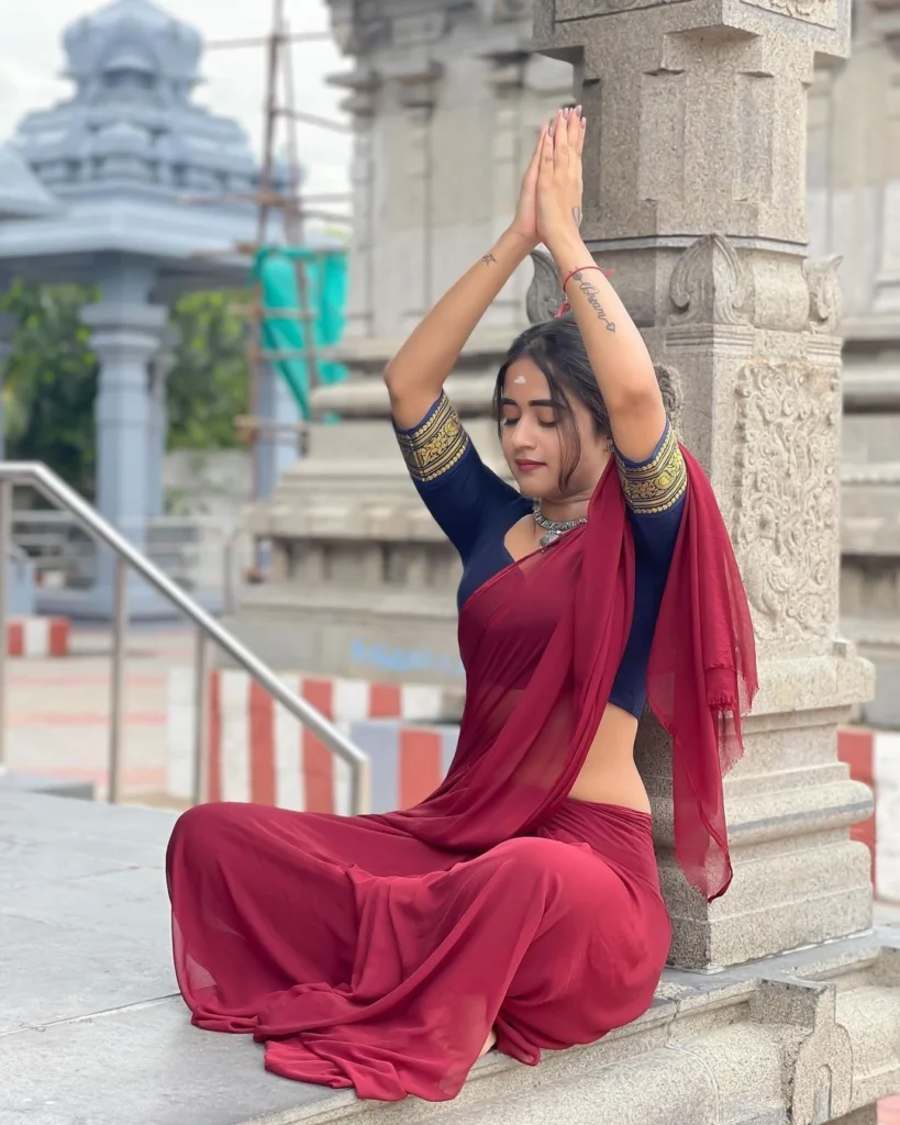 Deepthi Sunaina in hot51