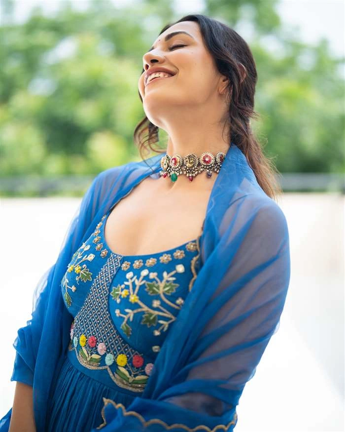 Esha Kansara in hot51 