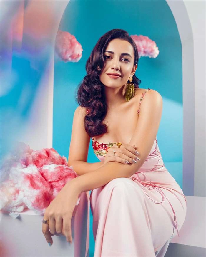 You are currently viewing Beautiful Esha Kansara Stunning Photos on HOT51