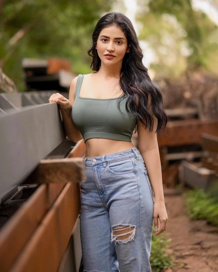 Priyanka Jawalkar in hot51