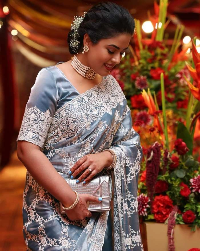 Siddhi Idnani in hot51 