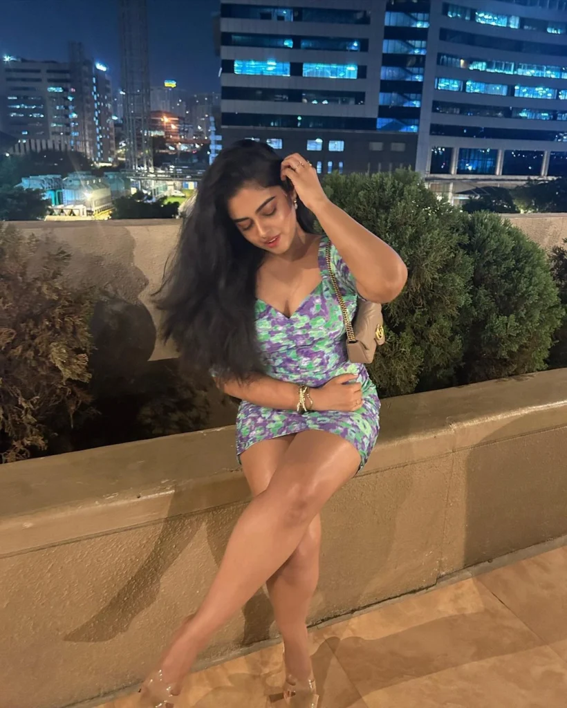 Siddhi Idnani in hot51 