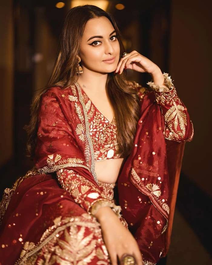 Sonakshi Sinha in hot51 