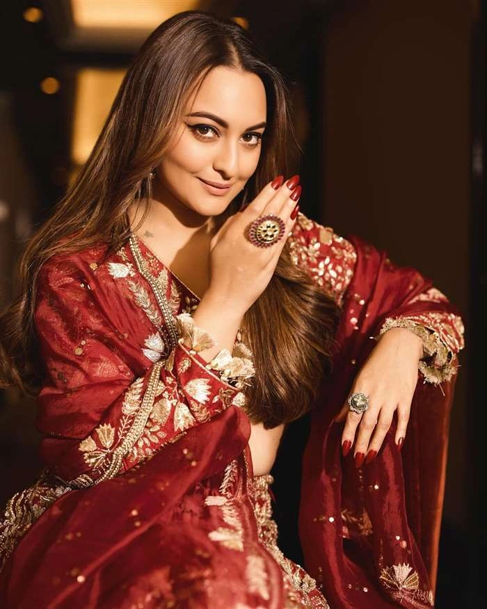 You are currently viewing Sonakshi Sinha: Stunning Photos on HOT51