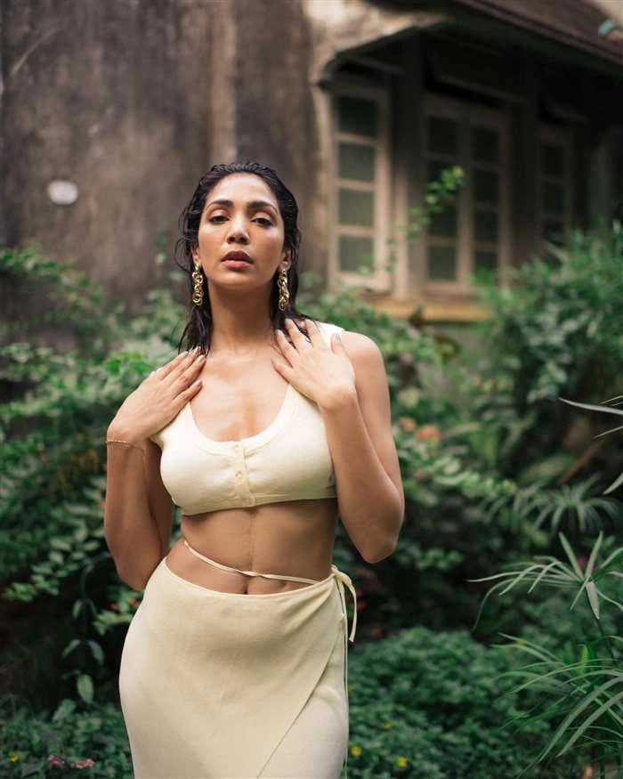 You are currently viewing Beautiful Yogita Bihani Photos on HOT51