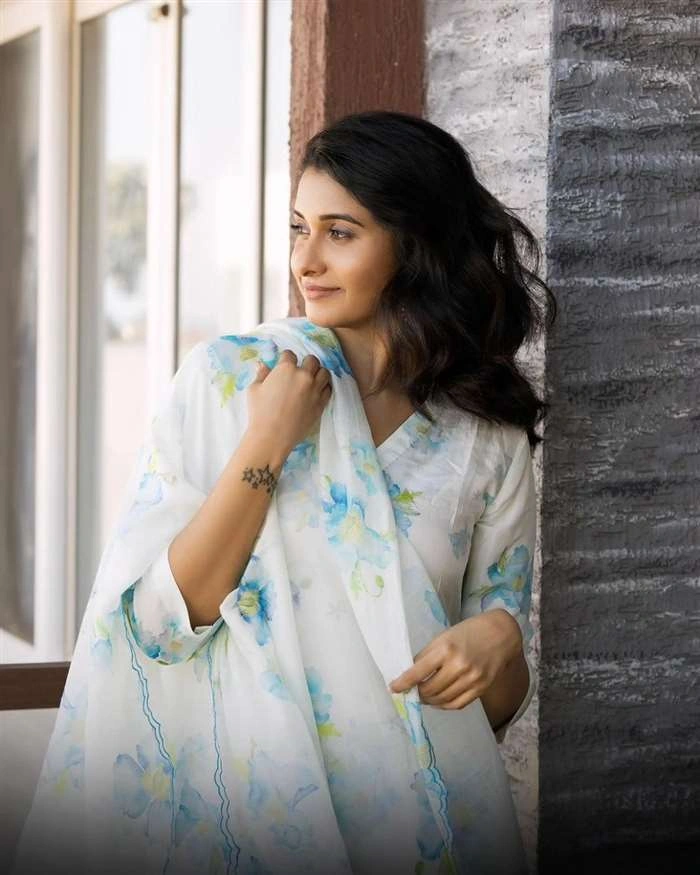 You are currently viewing Stunning Priya Bhavani Shankar Photos on Hot51